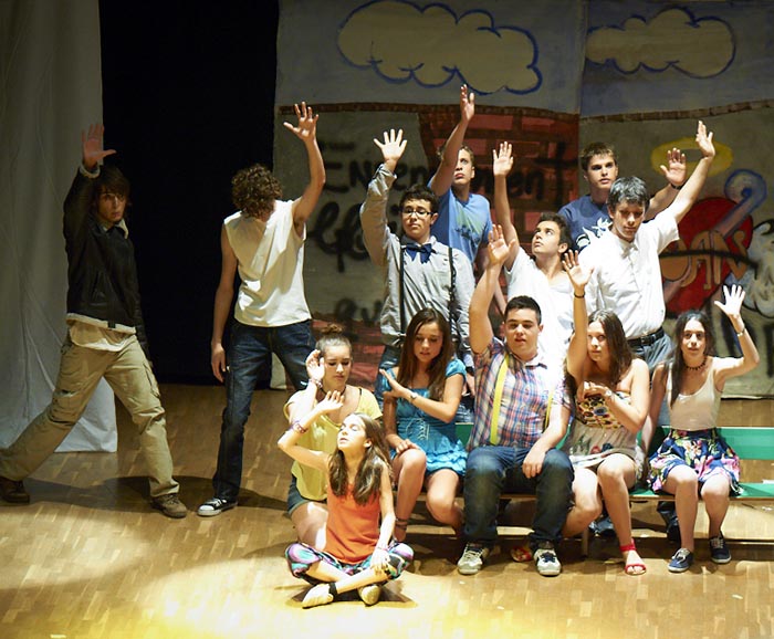 Alumnos de la escuela municipal de teatro de La Pobla.